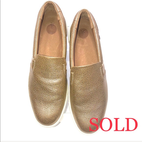 Frye Shoes - NWOT FRYE Gold Metallic Leather IVY Slip-on